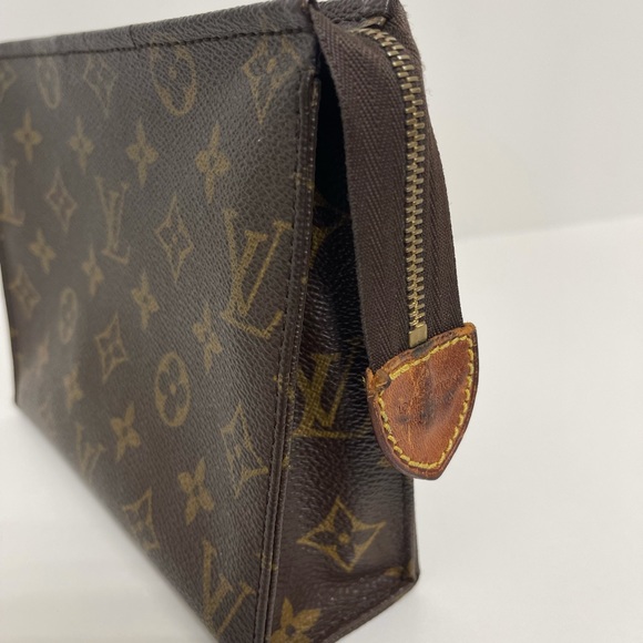Louis Vuitton Toiletry Pouch - Picture 4 of 10